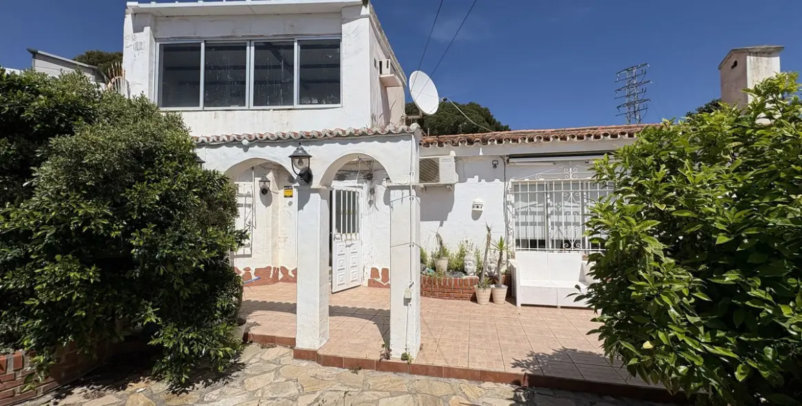 Продажа дома на две семьи в Torreblanca 2