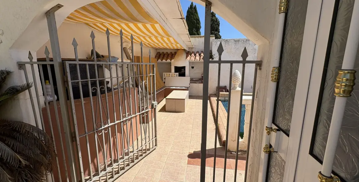 Продажа дома на две семьи в Torreblanca 7