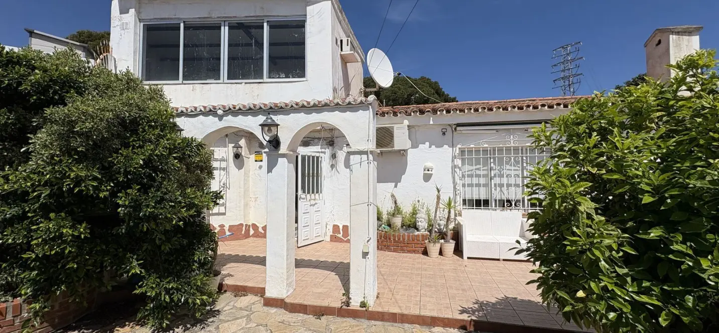 Продажа дома на две семьи в Torreblanca 1