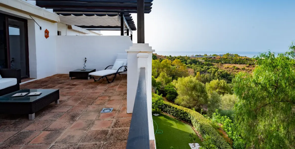 Sale of penthouse duplex in Altos de los Monteros 2