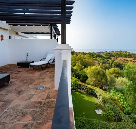 Sale of penthouse duplex in Altos de los Monteros