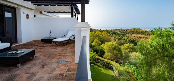 Sale of penthouse duplex in Altos de los Monteros 1