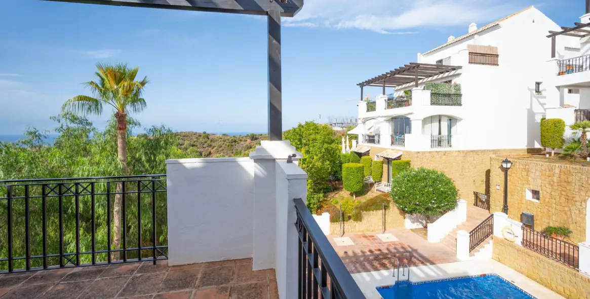 Sale of penthouse duplex in Altos de los Monteros 4