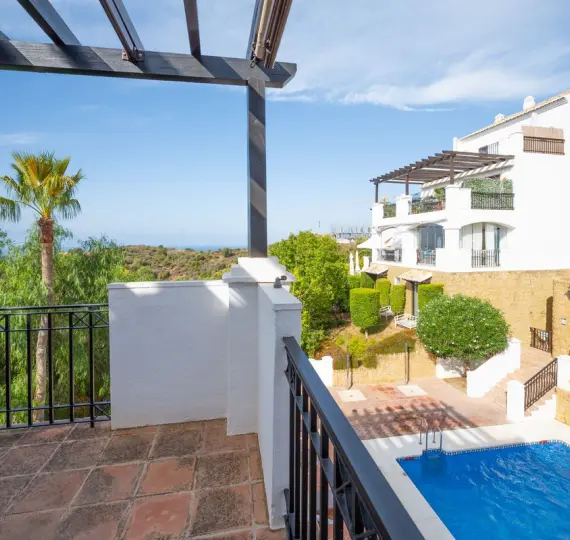 Sale of penthouse duplex in Altos de los Monteros