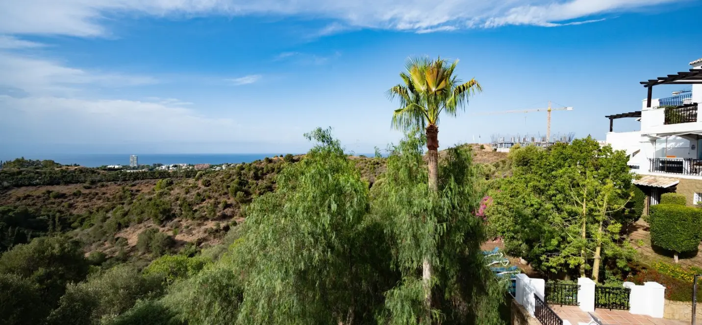 Продажа двухуровневого пентхауса в Altos de los Monteros 2