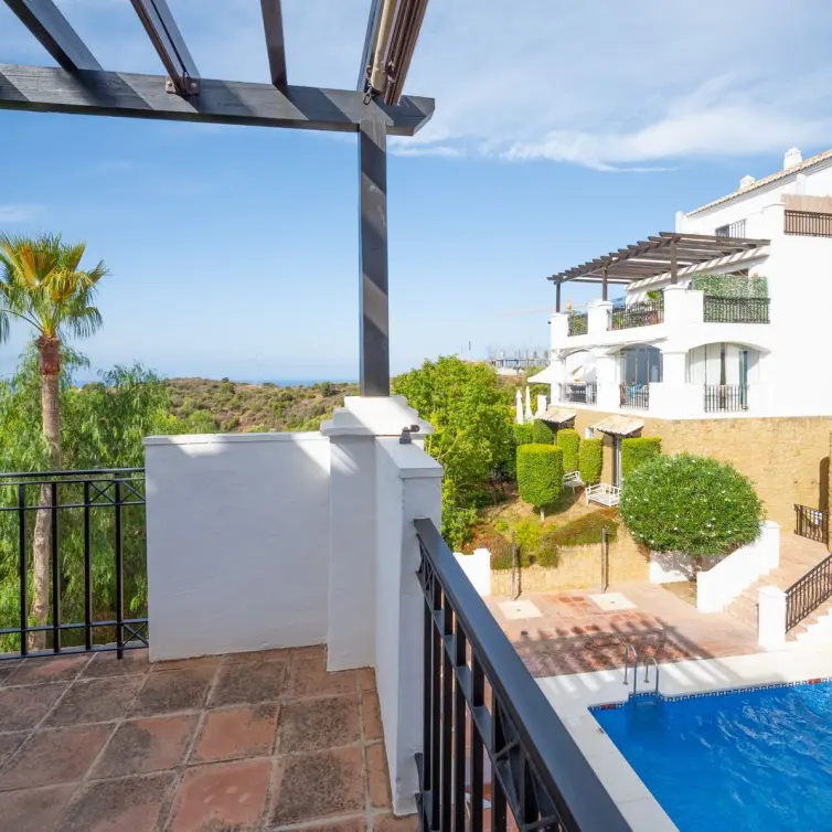 Продажа двухуровневого пентхауса в Altos de los Monteros