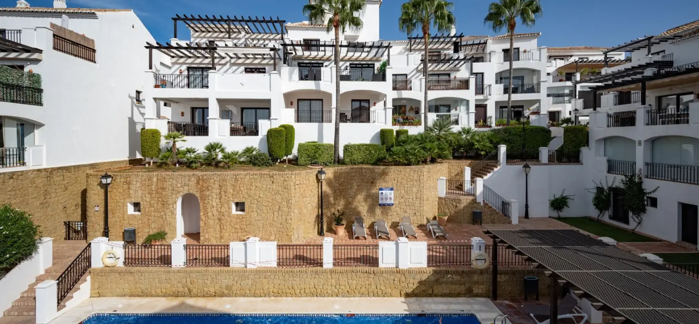 Продажа двухуровневого пентхауса в Altos de los Monteros 4