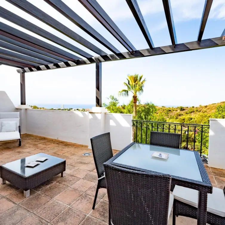 Продажа двухуровневого пентхауса в Altos de los Monteros