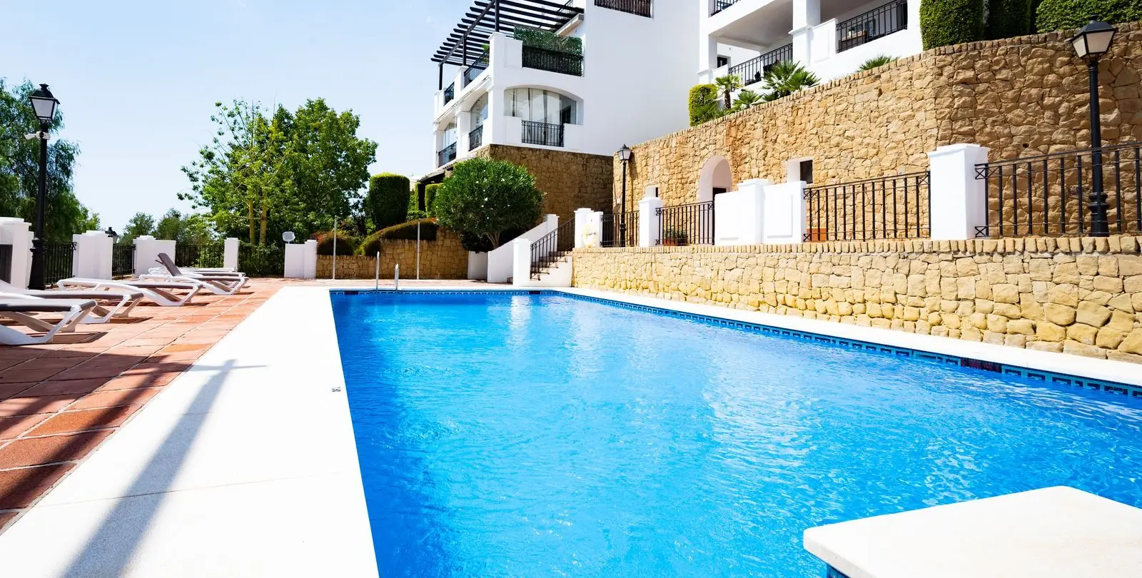 Sale of penthouse duplex in Altos de los Monteros 24