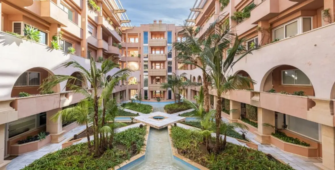 Sale of middle floor apartment in Nueva Andalucía 1
