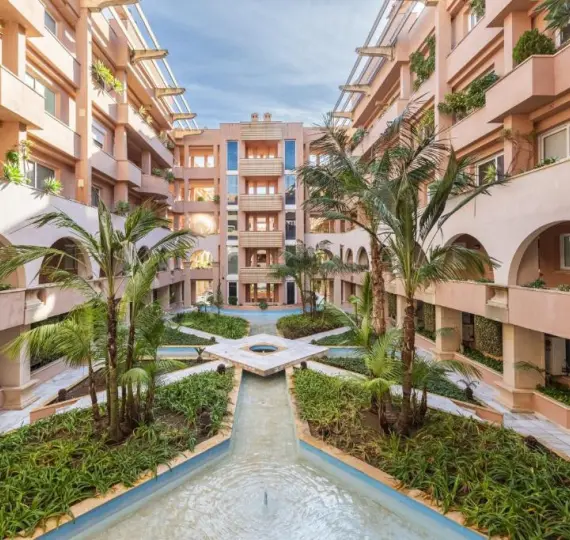 Sale of middle floor apartment in Nueva Andalucía