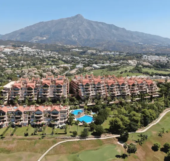 Sale of middle floor apartment in Nueva Andalucía