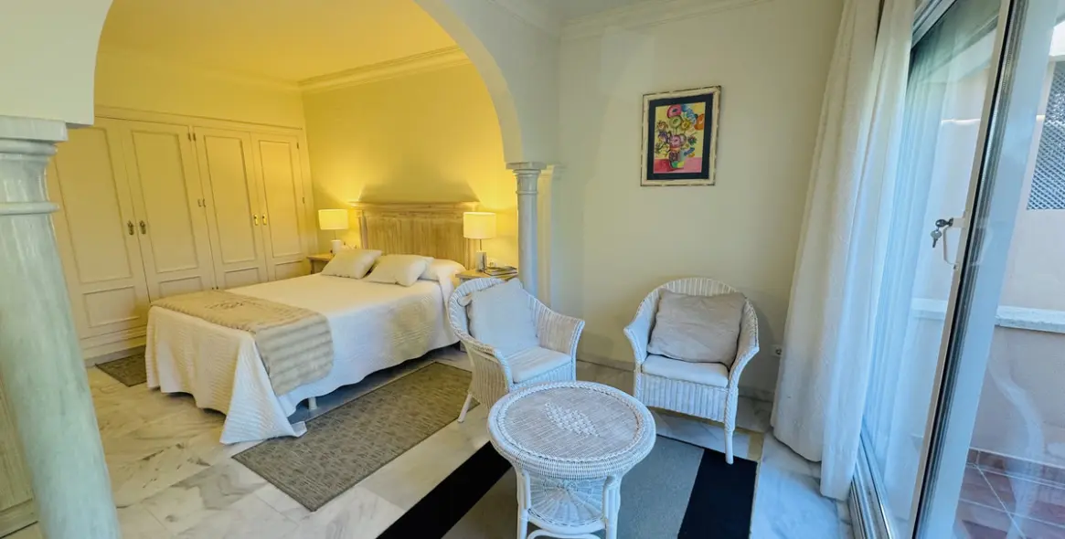 Sale of middle floor apartment in Nueva Andalucía 4