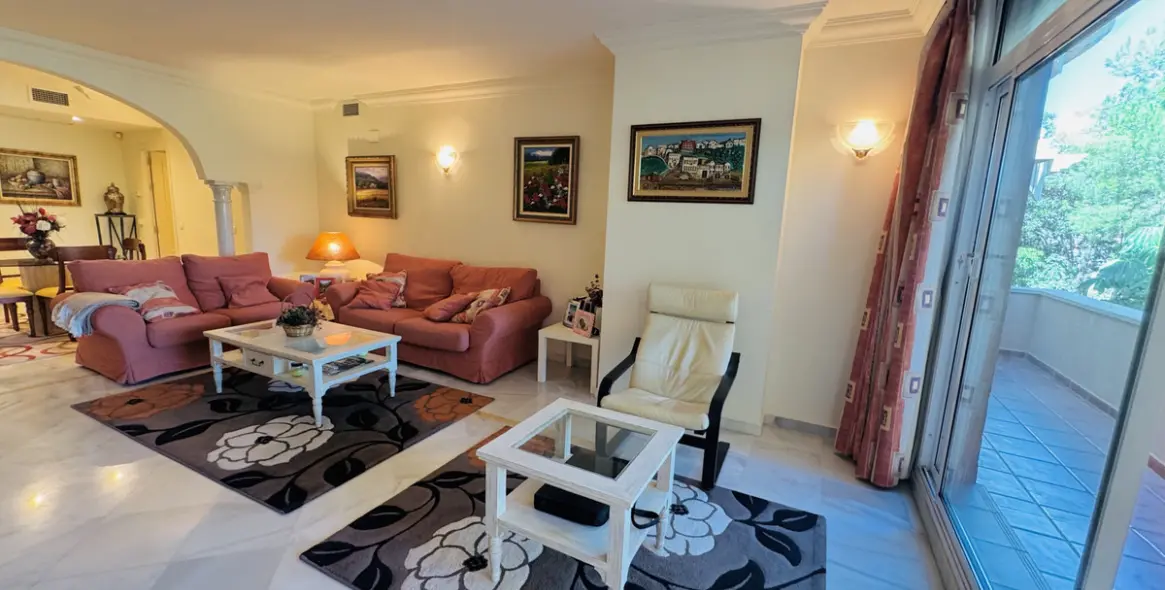 Sale of middle floor apartment in Nueva Andalucía 5