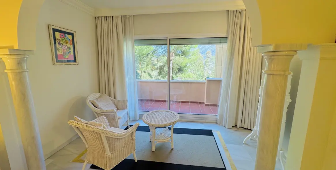 Sale of middle floor apartment in Nueva Andalucía 6