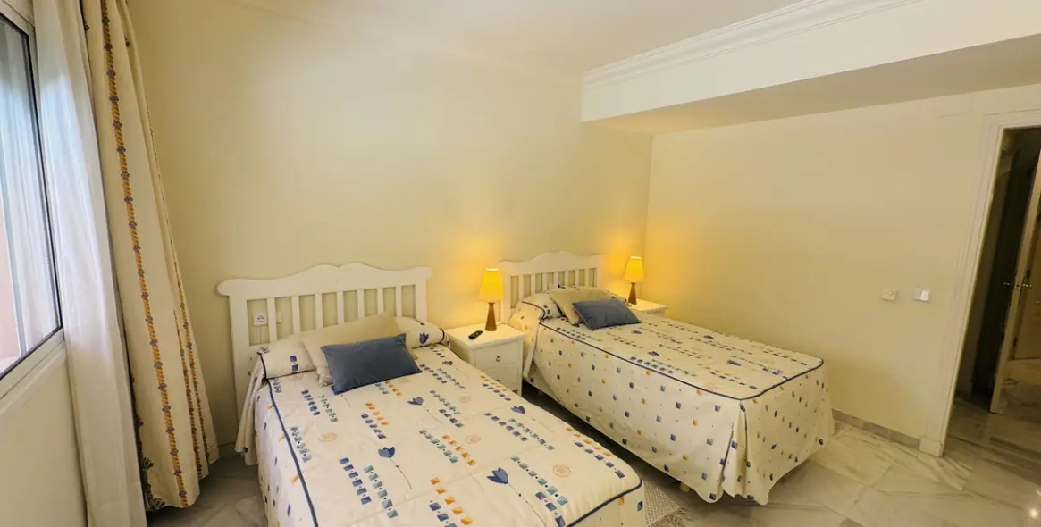 Sale of middle floor apartment in Nueva Andalucía 8