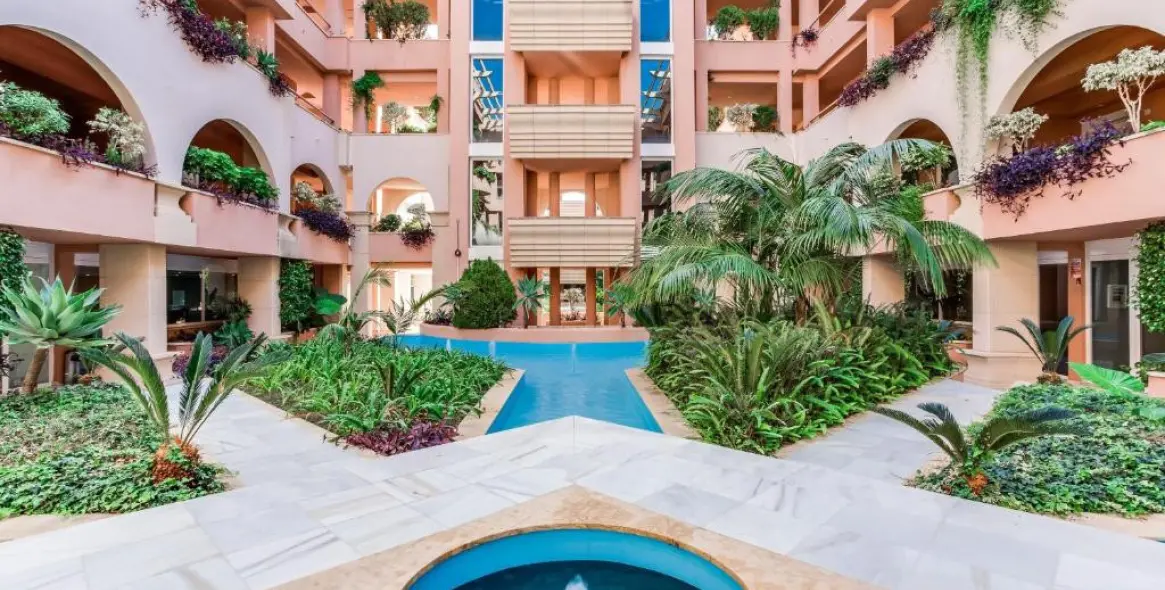 Sale of middle floor apartment in Nueva Andalucía 13