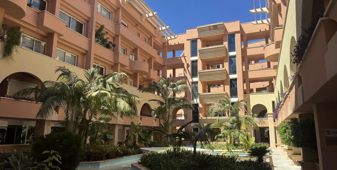 Sale of middle floor apartment in Nueva Andalucía 14