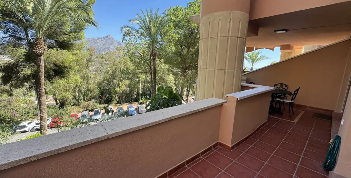 Sale of middle floor apartment in Nueva Andalucía 15