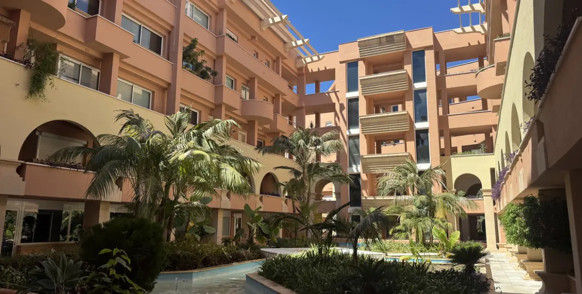 Sale of middle floor apartment in Nueva Andalucía 16