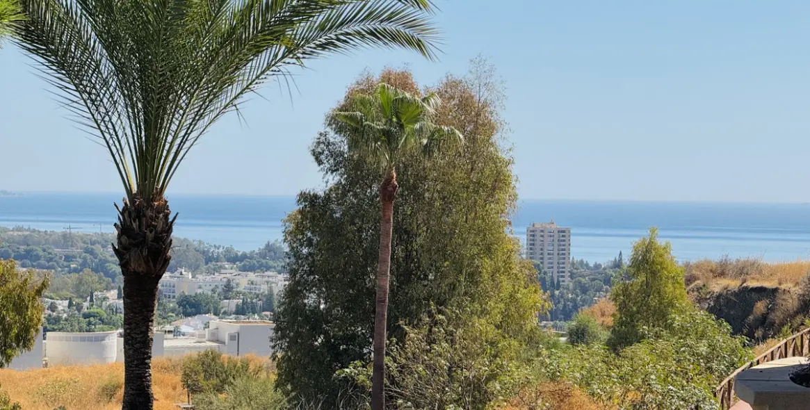 Sale of middle floor apartment in Nueva Andalucía 17