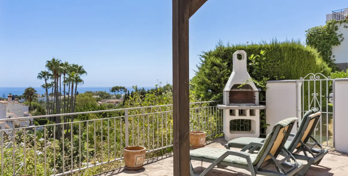 Продажа дома на две семьи в Calahonda 3