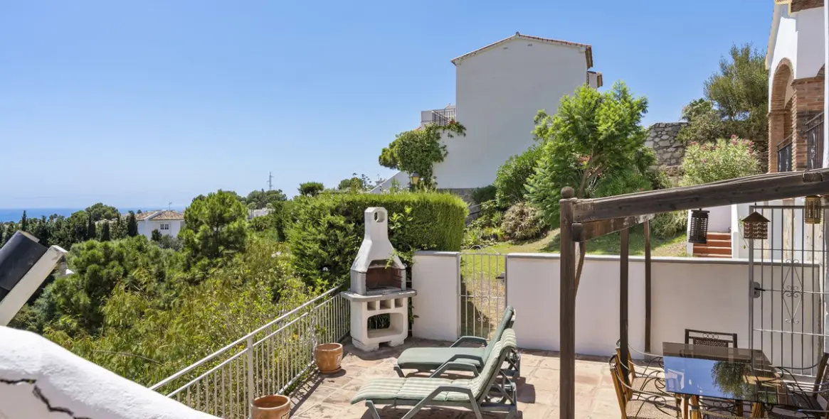 Продажа дома на две семьи в Calahonda 4