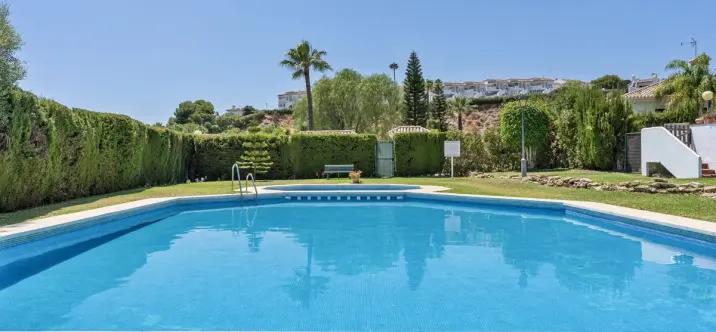 Продажа дома на две семьи в Calahonda 4