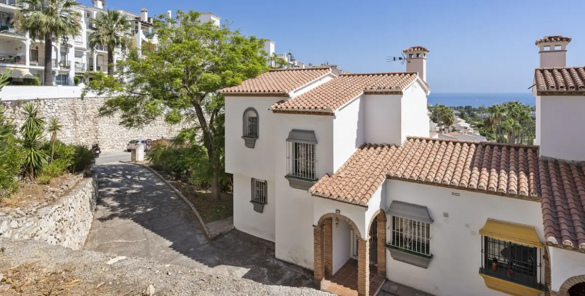 Продажа дома на две семьи в Calahonda 6