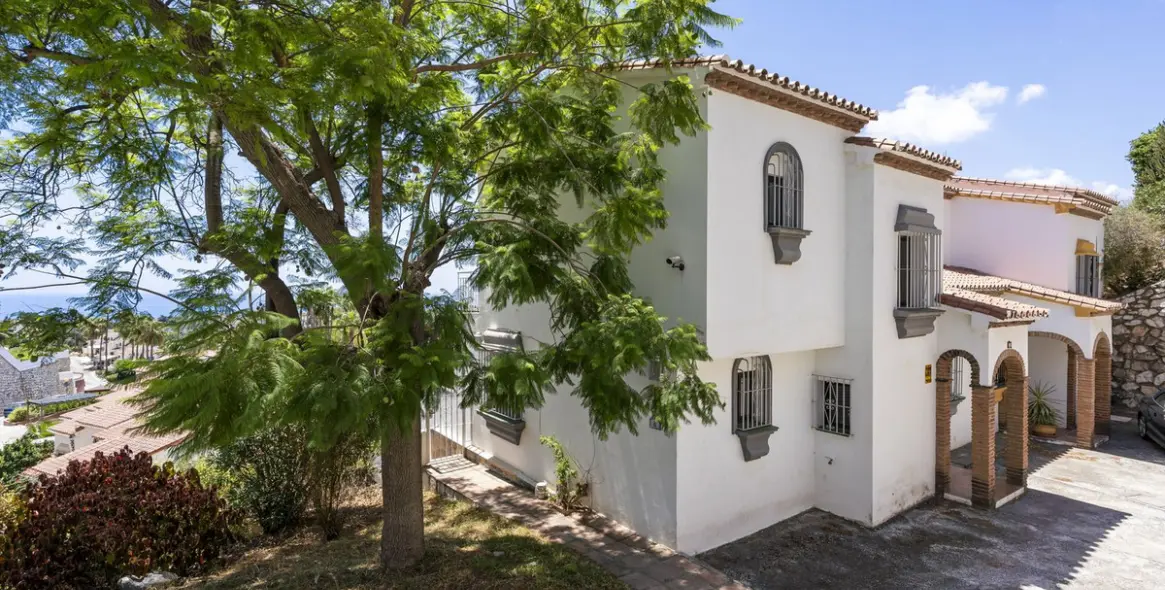 Продажа дома на две семьи в Calahonda 8