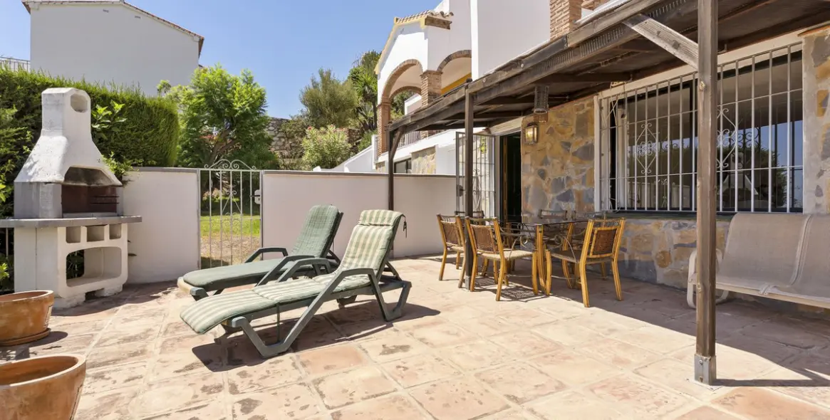 Продажа дома на две семьи в Calahonda 11