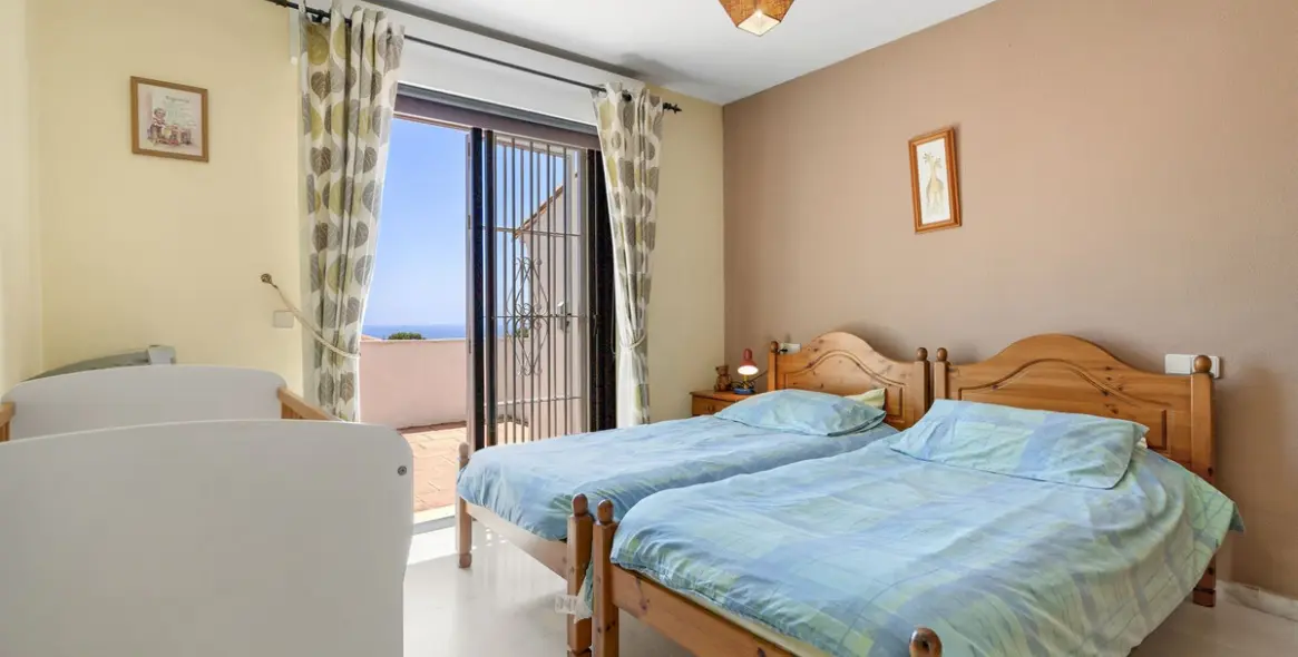 Venta de casa pareada en Calahonda 28