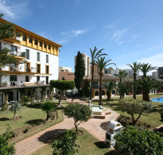 Sale of middle floor apartment in Fuengirola