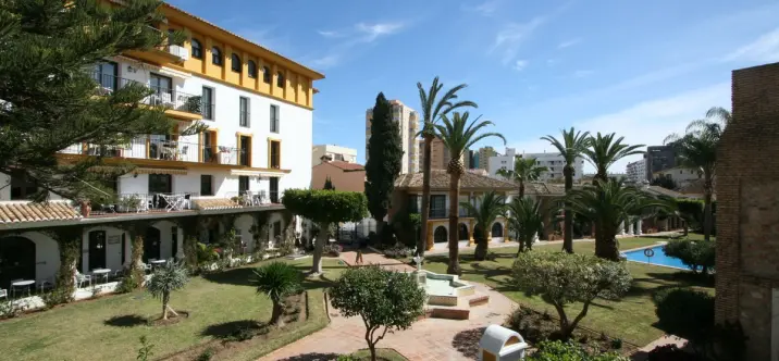 Sale of middle floor apartment in Fuengirola 0