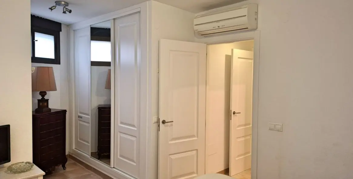 Sale of middle floor apartment in Fuengirola 3