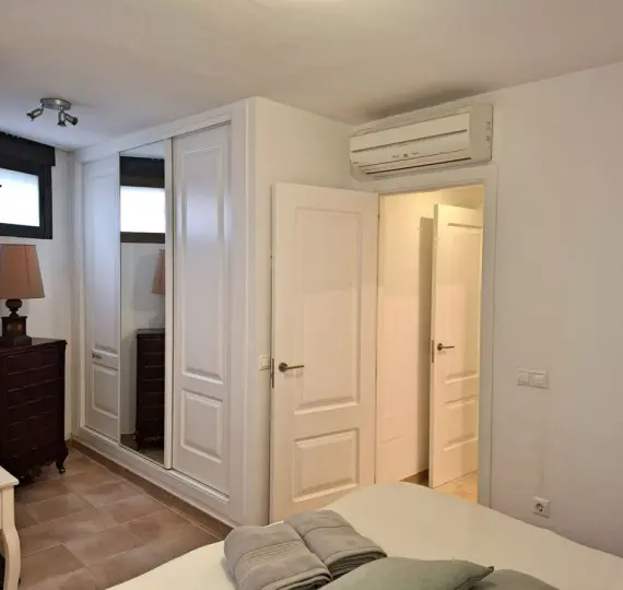 Sale of middle floor apartment in Fuengirola
