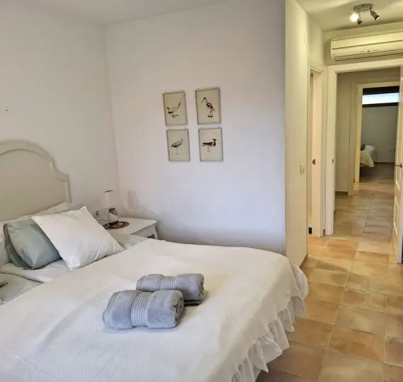 Sale of middle floor apartment in Fuengirola