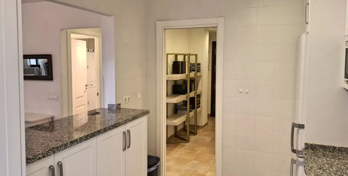 Sale of middle floor apartment in Fuengirola 9