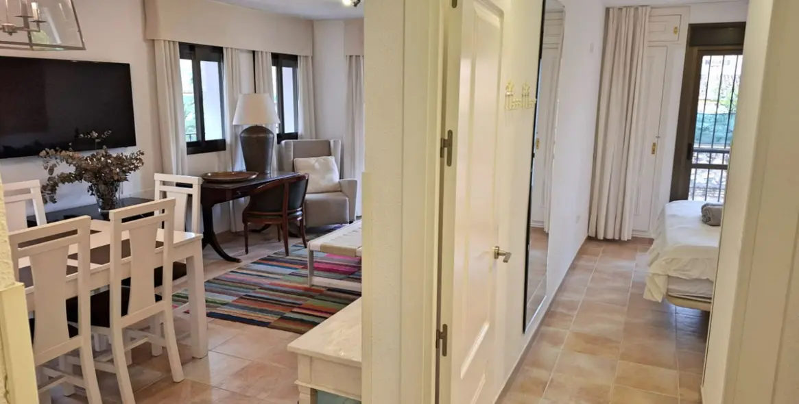 Sale of middle floor apartment in Fuengirola 12