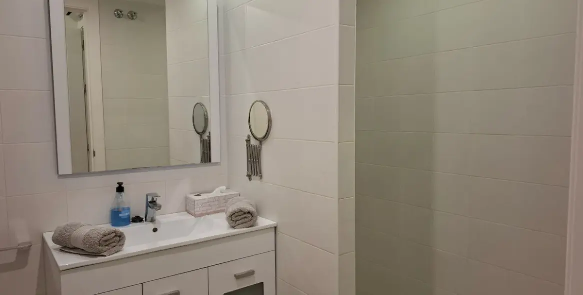 Sale of middle floor apartment in Fuengirola 16