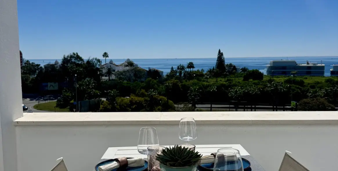 Sale of penthouse in Estepona 1