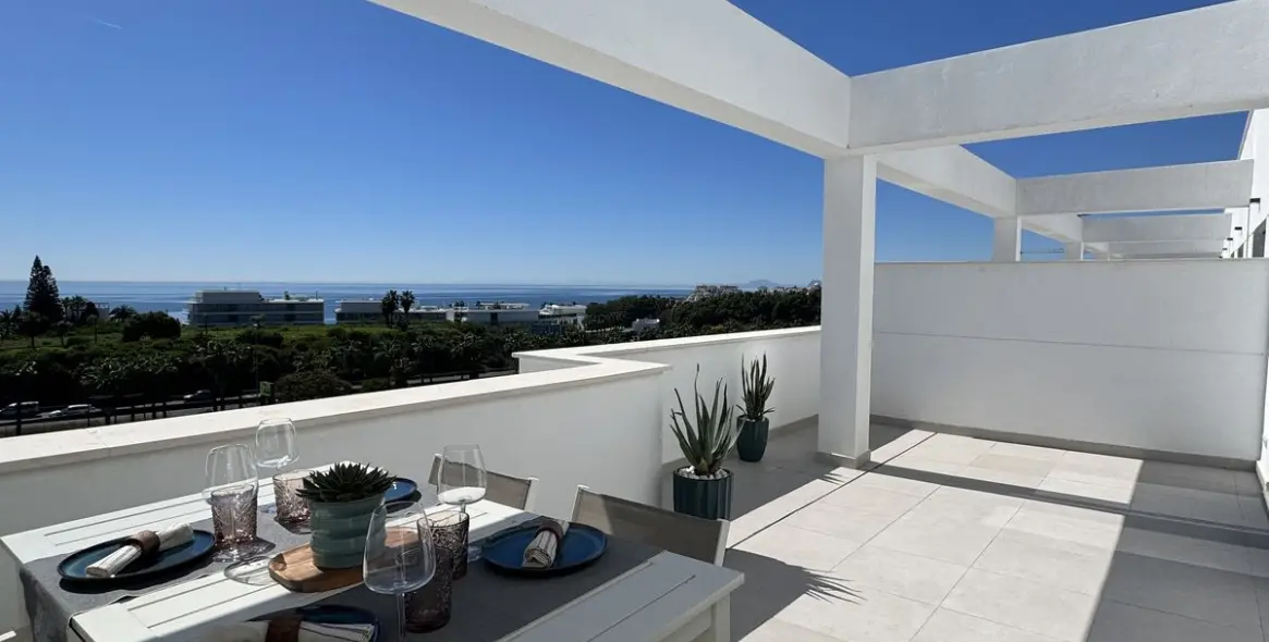 Sale of penthouse in Estepona 2