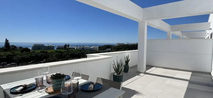 Sale of penthouse in Estepona 1