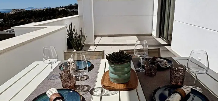 Sale of penthouse in Estepona 2
