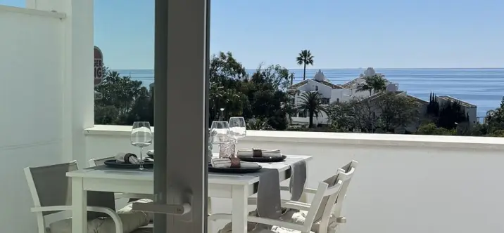 Sale of penthouse in Estepona 3