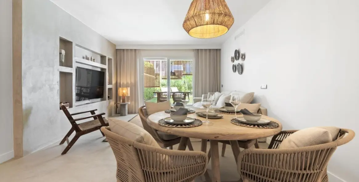 Sale of ground floor apartment in El Paraiso 7