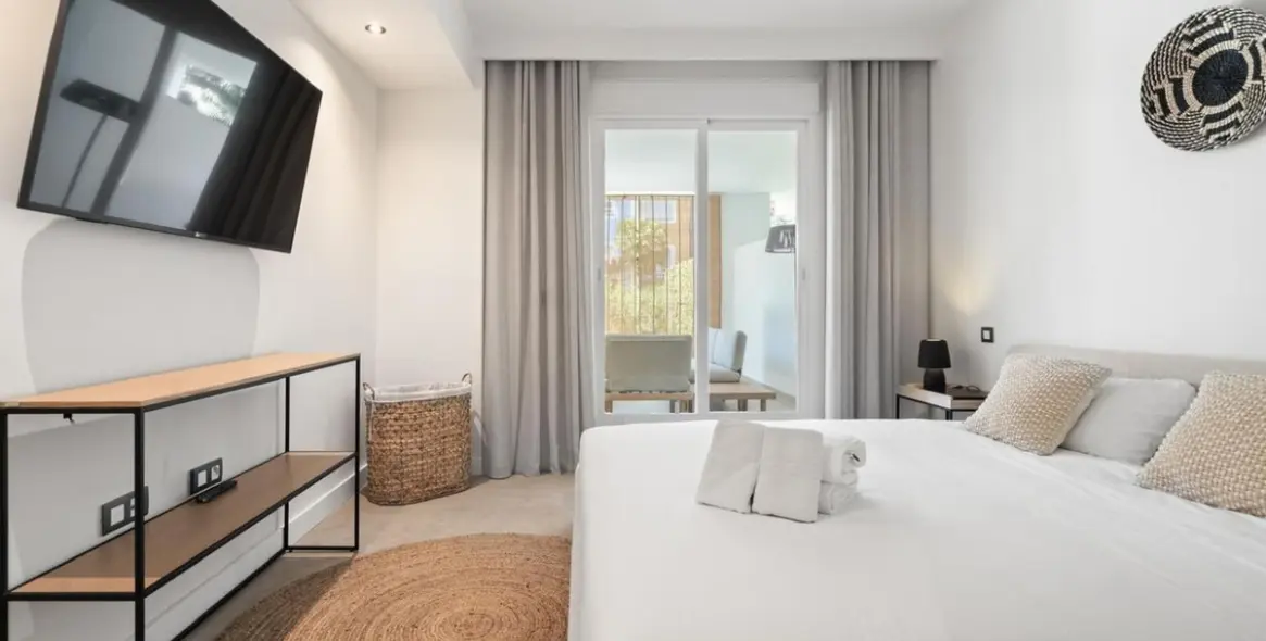 Sale of ground floor apartment in El Paraiso 8