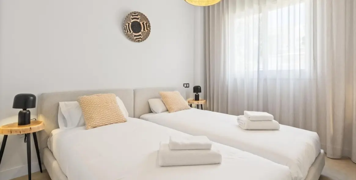 Sale of ground floor apartment in El Paraiso 14