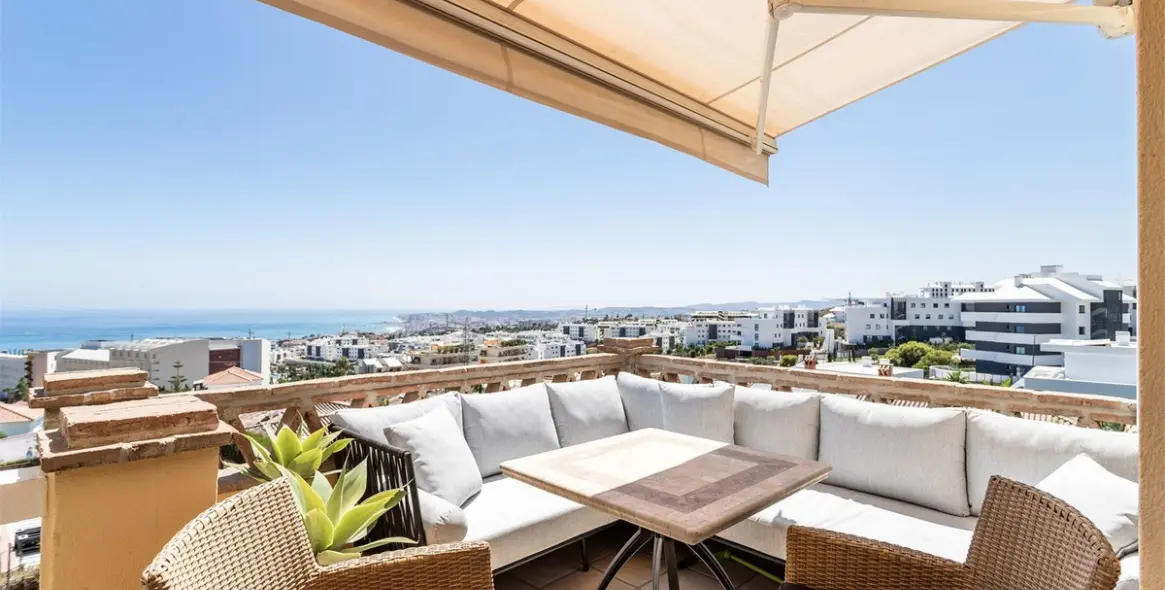 Sale of penthouse in Fuengirola (district Higueron) 1