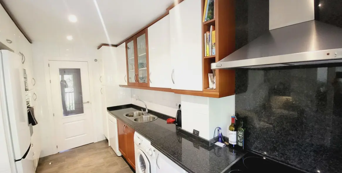 Venta de apartamento en planta media en Miraflores 4
